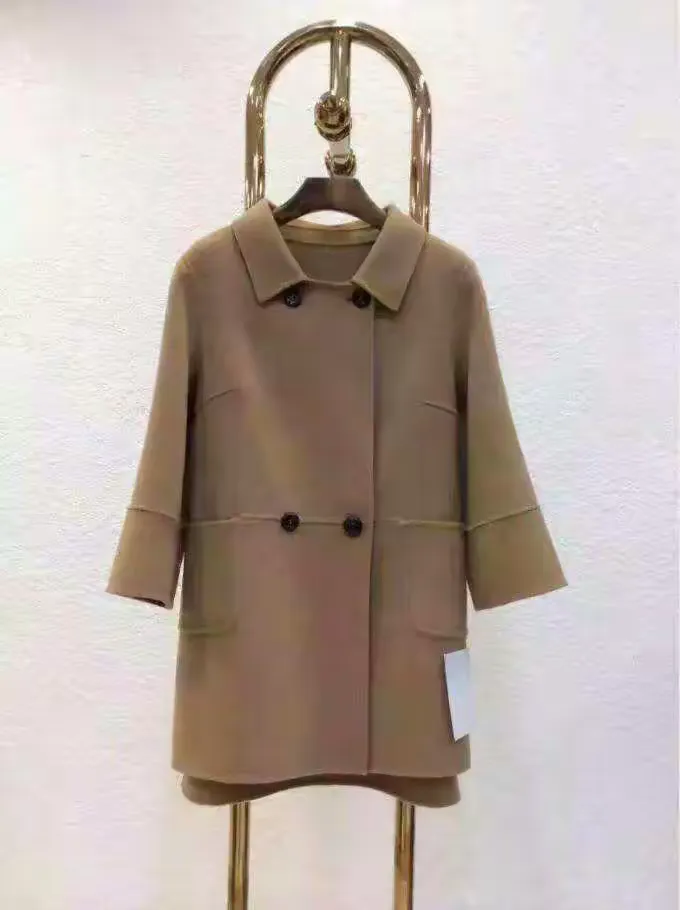 双面呢羊绒大衣。