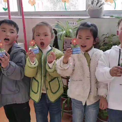 .女人如花，花开如梦，追逐自己的梦，遇见美好的自己，祝大家女神节快乐!