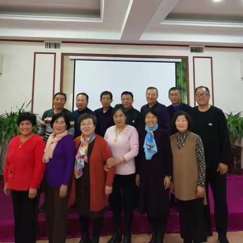 同学相聚在冬季