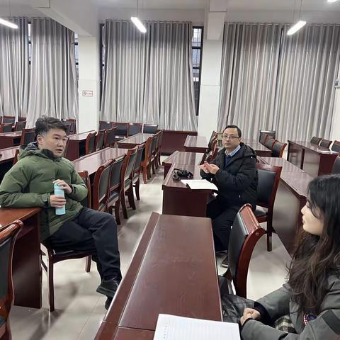 精准把脉研高考 同心共力谱新章——洛宁一高召开2024届高三二轮语文学科复习备考研讨会（副本）