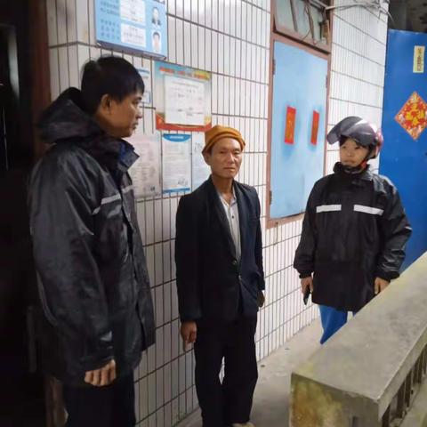 五一村两委干部切实做好防寒抗寒工作