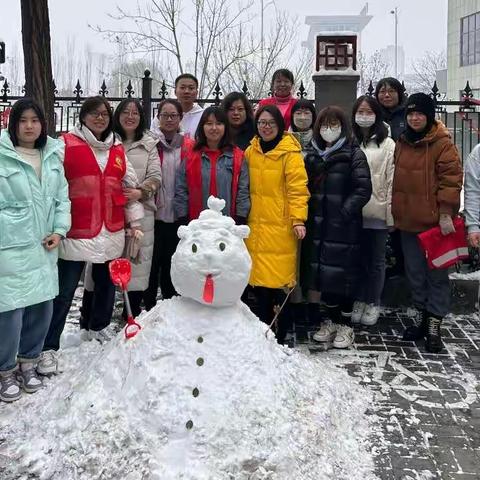 扫雪我先行  冬日暖人心