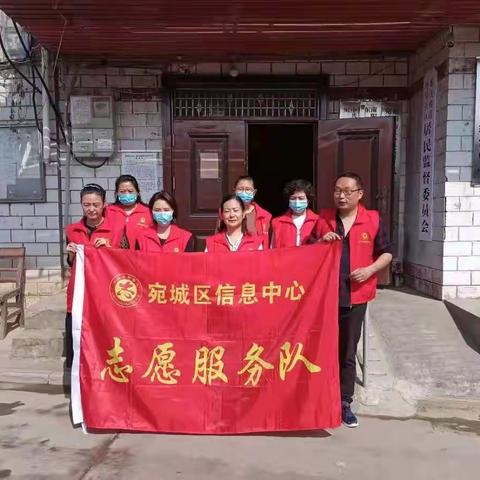 “学党史、践初心”志愿行                              清洁家园在行动