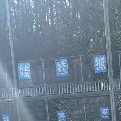 快乐足球    活力童年        ——凤凰县廖家桥镇中心幼儿（八一爱民幼儿园）幼儿足球启蒙课