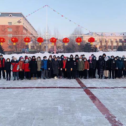 物业保洁员广场人工做雪雕