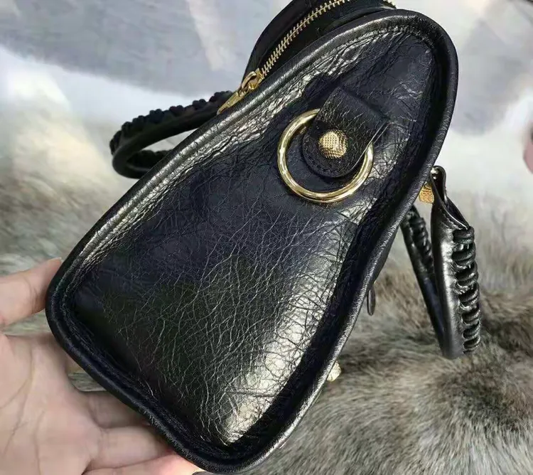 Купить копии брендовых сумок-Balenciaga как исполь