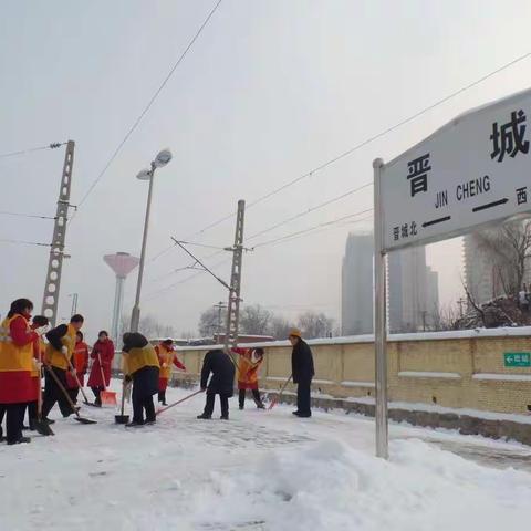 这就是雪天里最美“雪人”，冻人更动人……