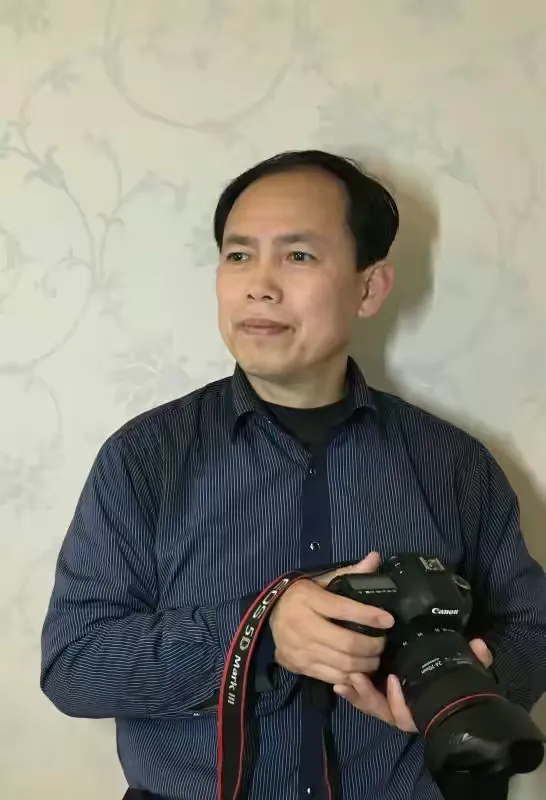 爱好摄影的袁建民