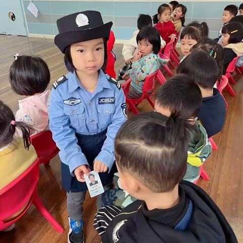 警察爷爷讲故事