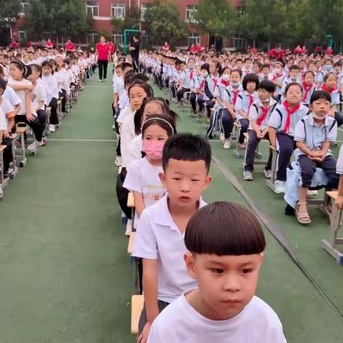 破蒙朱笔引佳航    培根铸魂育新人——昌乐特师附属小学一年级一班教开学典礼暨教师节庆祝大会纪实