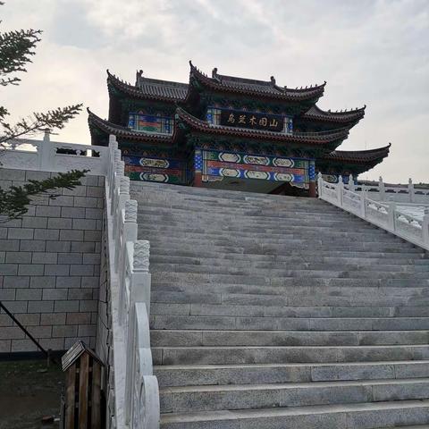 乌兰木图山风景区