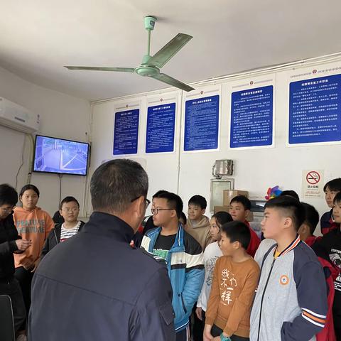 垃圾分一分，校园美十分。