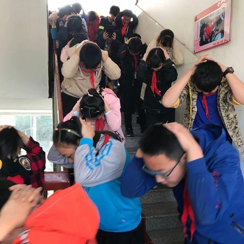 提高灾害防治能力，构筑生命安全防线----第11个防灾减灾日宣传教育暨防震应急演练