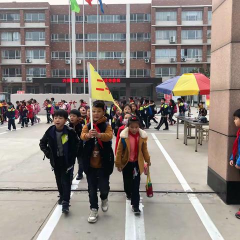 临沂一小玉龙湾校区路队风采展示