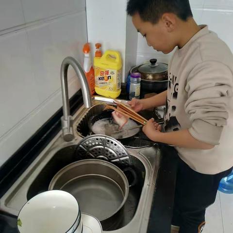 “今天我当家”                    ━━树人小学 四年级（4）班 张琛昊