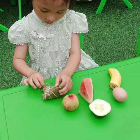 双庙中心学校附属幼儿园提前过端午节了，祝大家端午安康！