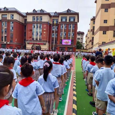 喜迎二十大，礼赞教师节，情满中秋月——枣庄市君山路小学二年级二班开展庆祝教师节、中秋节特色中队活动