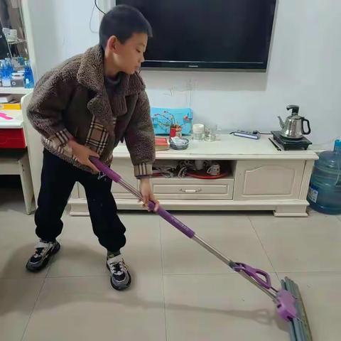 豫灵镇董社小学：“亲子携手    ‘疫’尘不染”