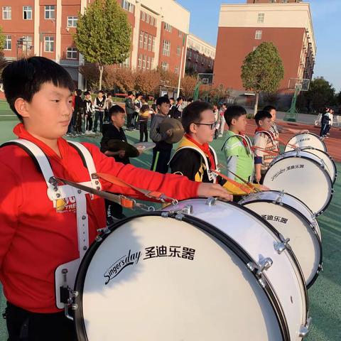 郑州一中教育集团 洛阳伊河学校 高年级军鼓社团