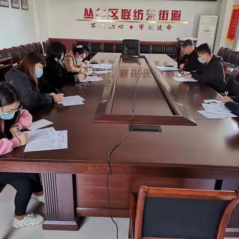 联东协管员巡查“三小”备案，筑牢食品安全防线