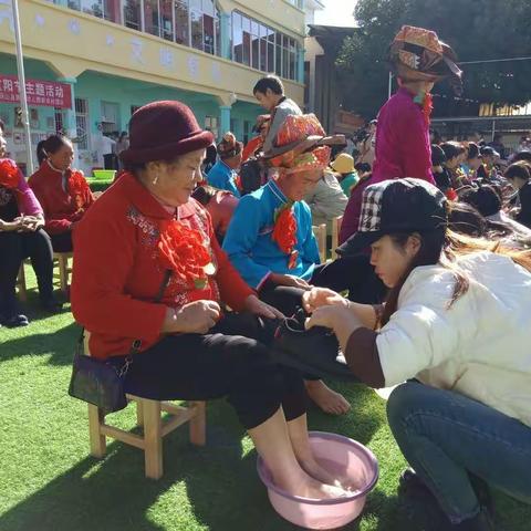 尊老爱幼代代传、创卫行动共参与——砚山县第二幼儿园新农村园区重阳节主题活动