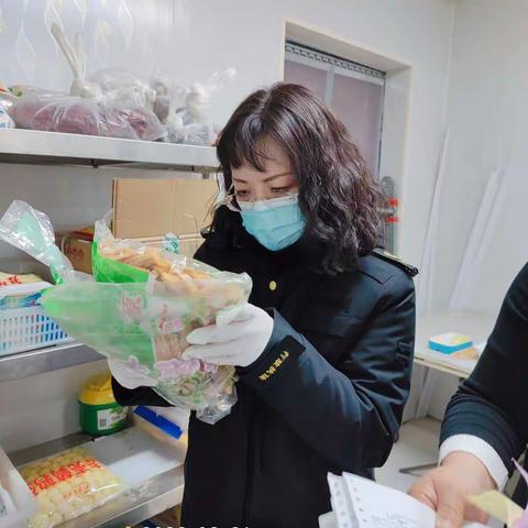 东城市场监管所对进口冷链食品进行检查