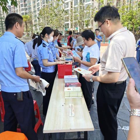 五指山市司法局开展“法治宣传进社区”主题党日活动