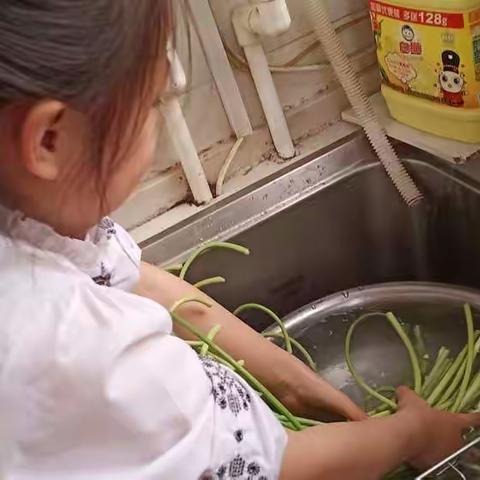 牛梓彤的蒜苔炒鸡蛋
