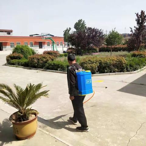 东古风小学做开学前最后的准备工作