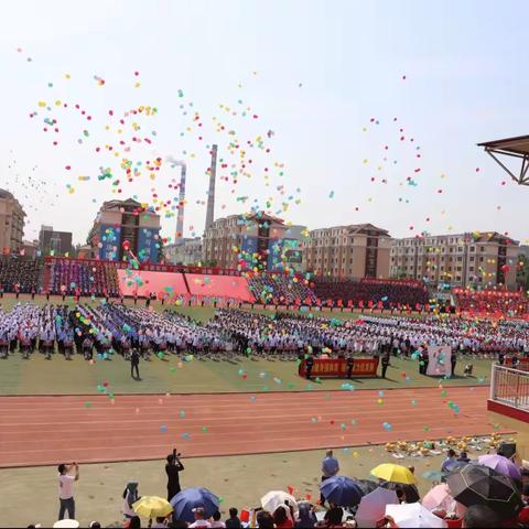 吉林师范大学分院为我市运动会表演大型团体操