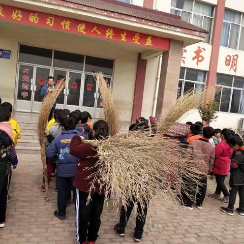 弘扬雷锋精神，构建和谐校园