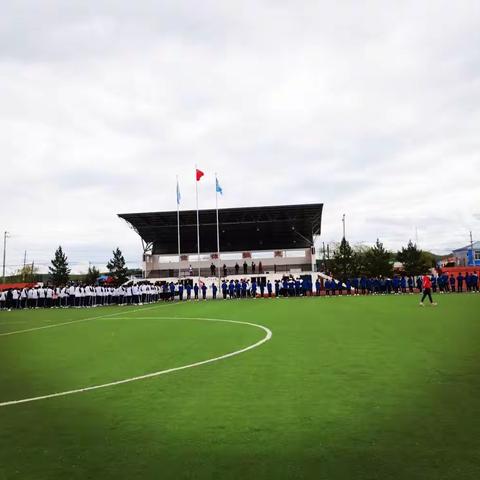 “十年寒窗丰羽翼，今朝搏击翻长空”——根河二中举行2021届高三学生最后一次跑操展示活动