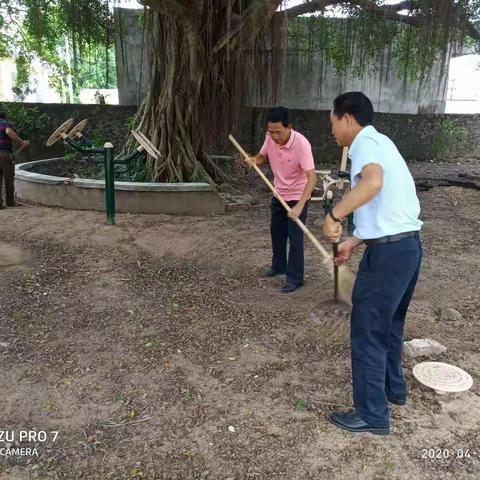 市政府办驻中和镇脱贫攻坚（乡村振兴）工作队大队长陈海洁到水井村委会开展人居环境卫生大扫除活动及调研工作
