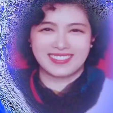 镜子里的女人