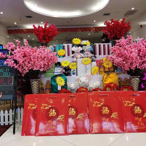 迎新春送春联，建行相伴暖人心