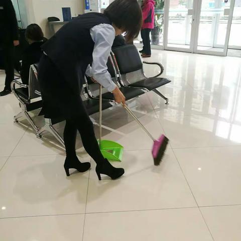 美化营业环境，共建温馨建行