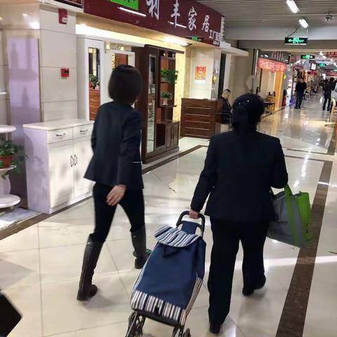 齐心协力，其利断金，工大哈西金域支行外出营销纪实