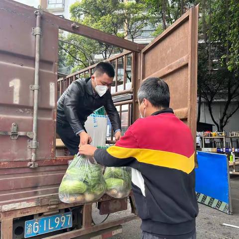 南岸区供销社筑牢民生“保供线”