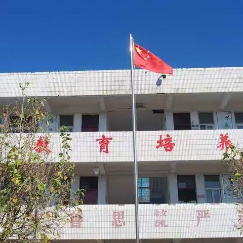 双庙乡第一小学升国旗仪式