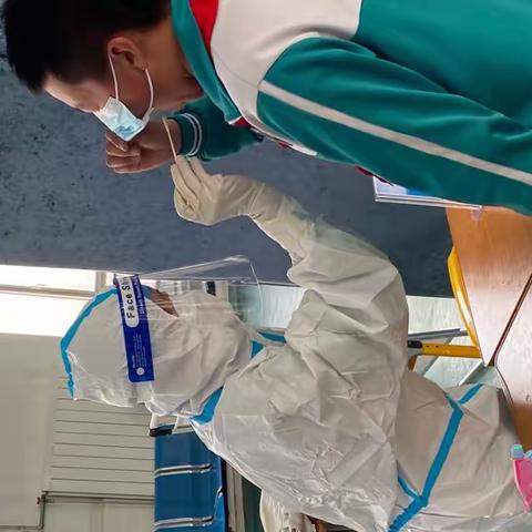 东胜区吉劳庆小学开展校园核酸检测工作