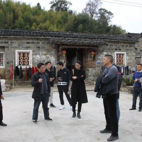 瞧！这群人在干什么?----宁化县泉上中心学校和泉上镇延祥村委会联合举办“迎新春，延祥花灯制作比赛”
