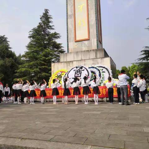 五（1）班苗苗中队“缅怀革命先烈，弘扬民族精神”主题队会活动