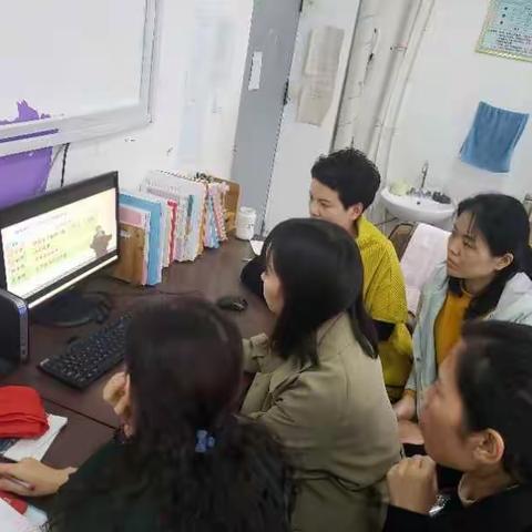 胜利街小学关于《河南省2020统编教材网络培训》语文和道德与法治培训正在进行