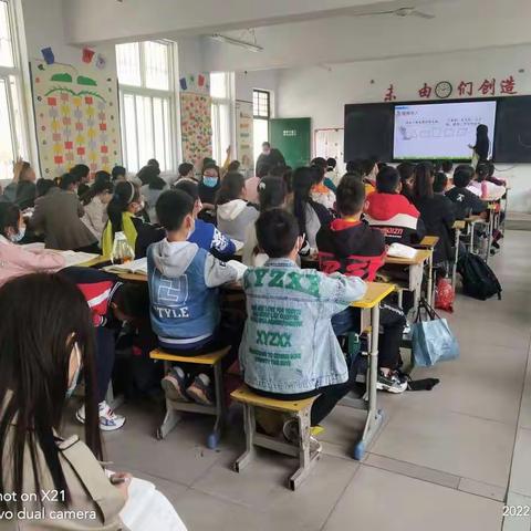 同课异构亮风采，思维碰撞促提升——舞钢市第二小学举行"同课异构之几何与图形"数学教研活动