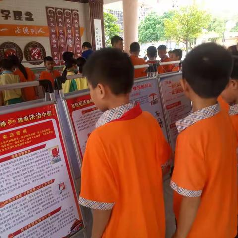 高山镇在浴德小学开展法治展览