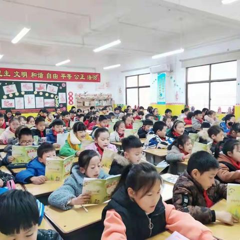 朝阳下，我们晨诵、阅读    ——新密市市直第二小学三年级阅读掠影