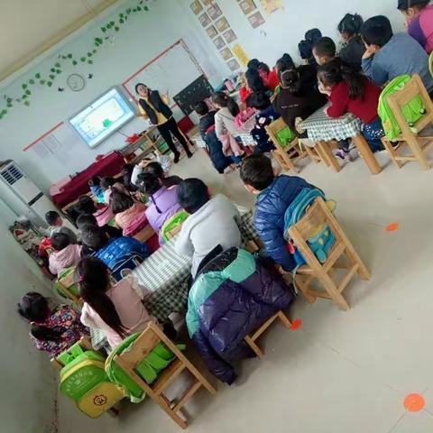 爱心园果果三班十二月份第一周宝贝的精彩瞬间❤