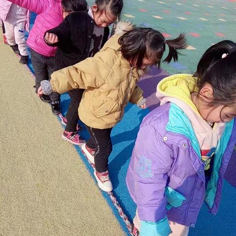 爱心园果果三班十二月份第二周宝贝的精彩瞬间