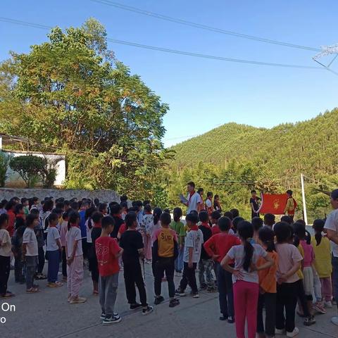 喜迎二十大，争做新时代好队员——梧州市里秀小学开展建队73周年纪念日主题队日活动