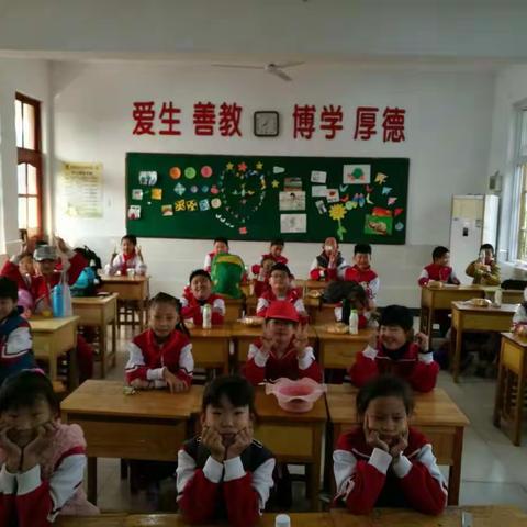 带着年轻的心去跋涉，让青春与大家同行。